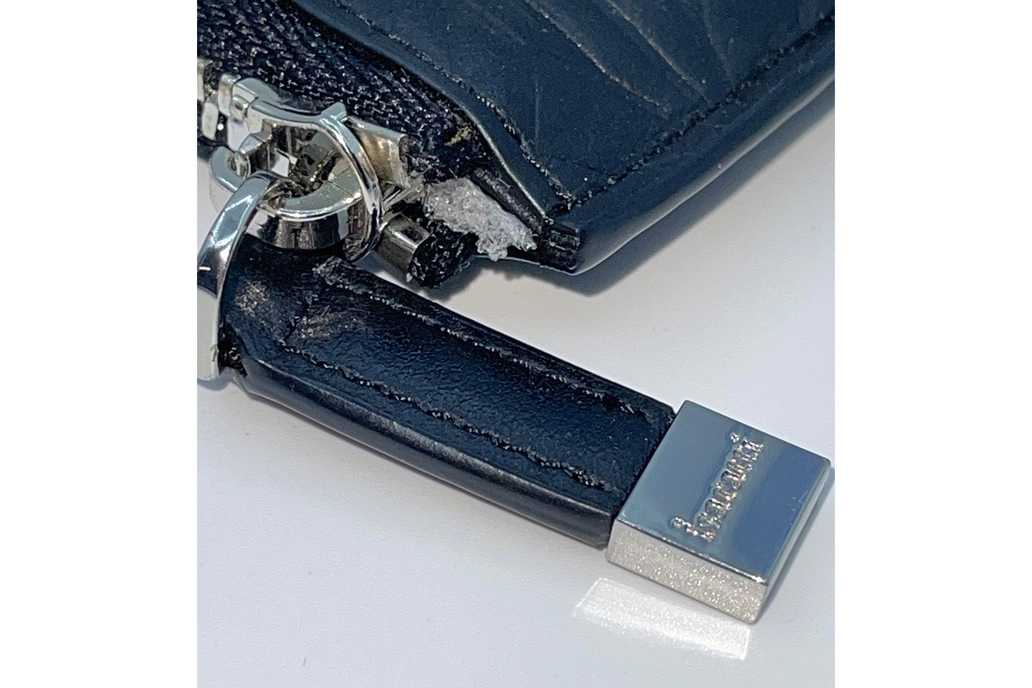 Isaratti VL01 Black Leather Embosed